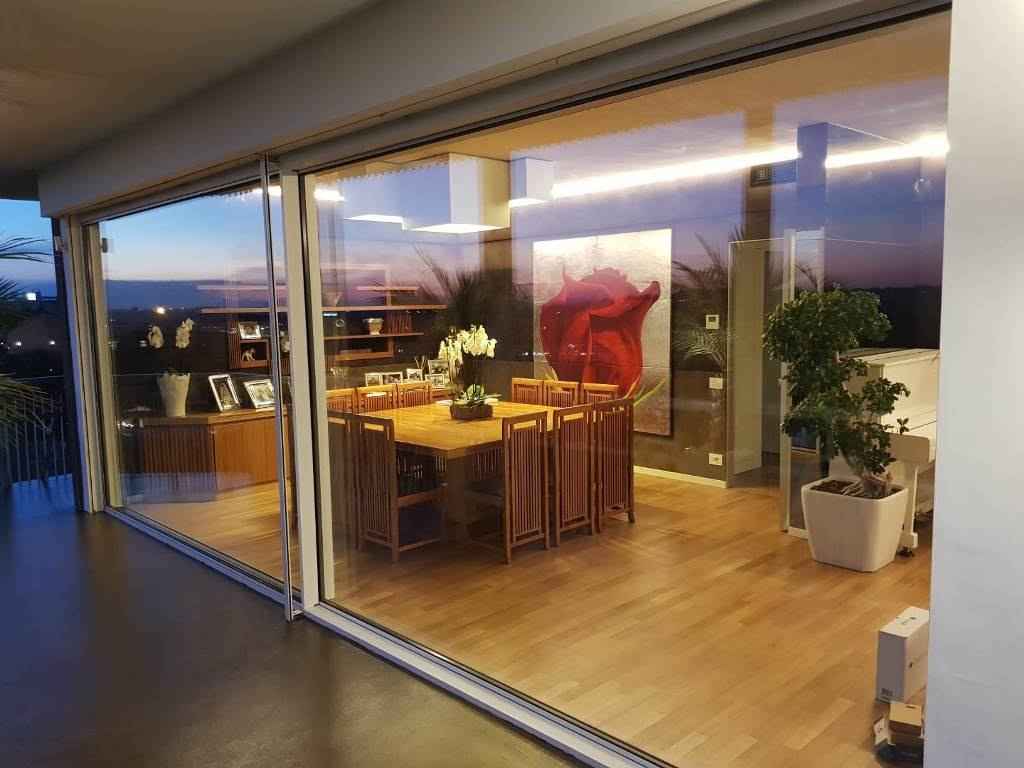 Parete ad alto efficientamento energetico Scorrevole Panoramico profili minimali con oscurante
